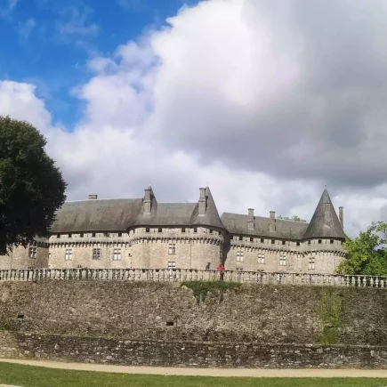 Le château de Pompadour vue de face.